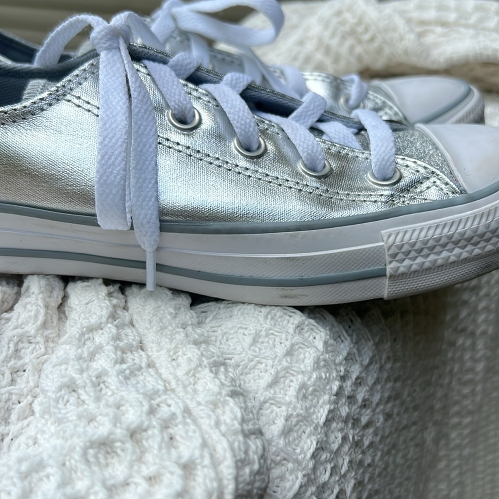 Converse Silver Metallic Sneakers Classic Style - Picture 10 of 10